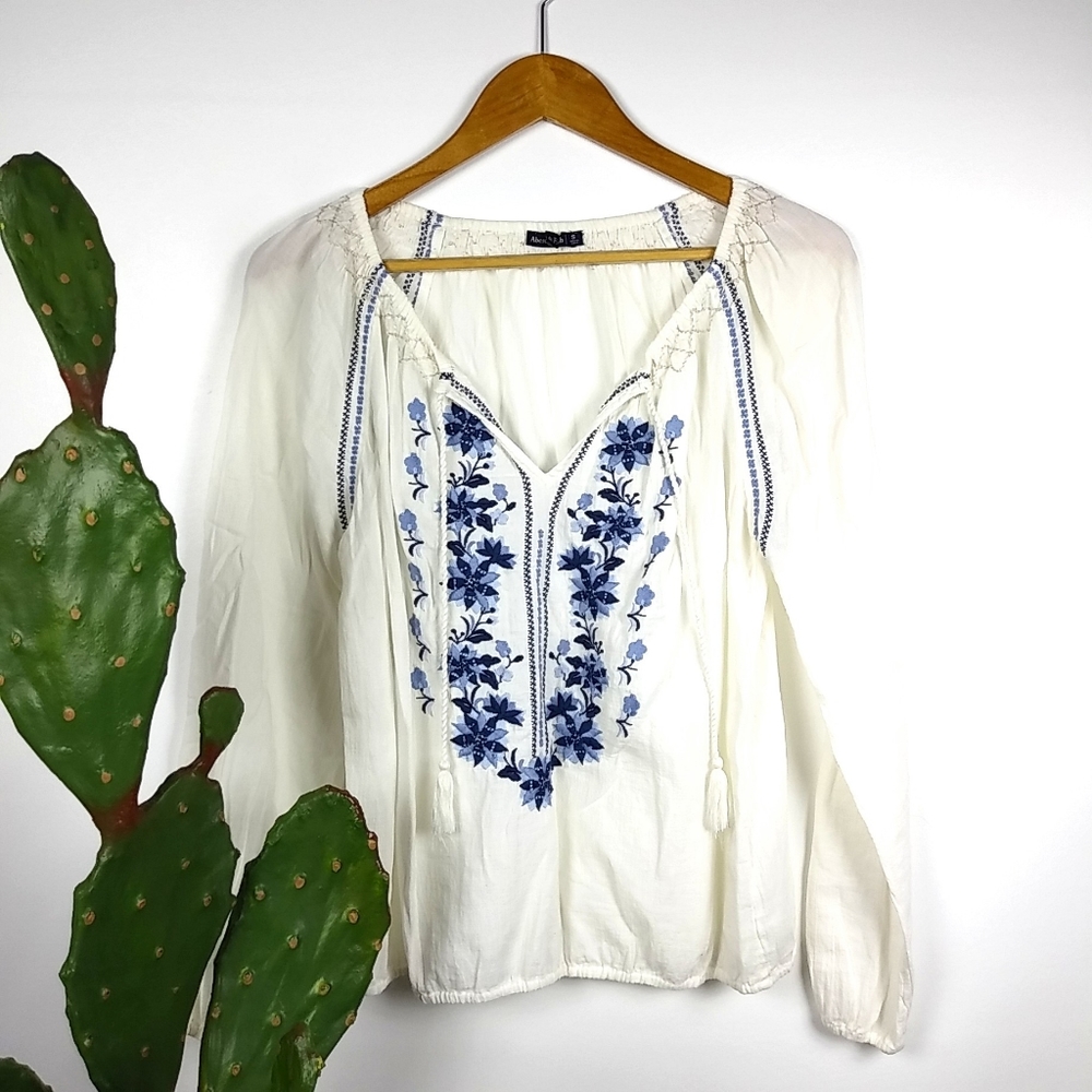 White peasent top
